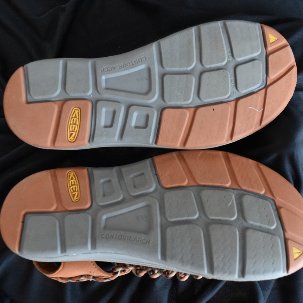 Keen Uneek sandals size 8M, unisex .